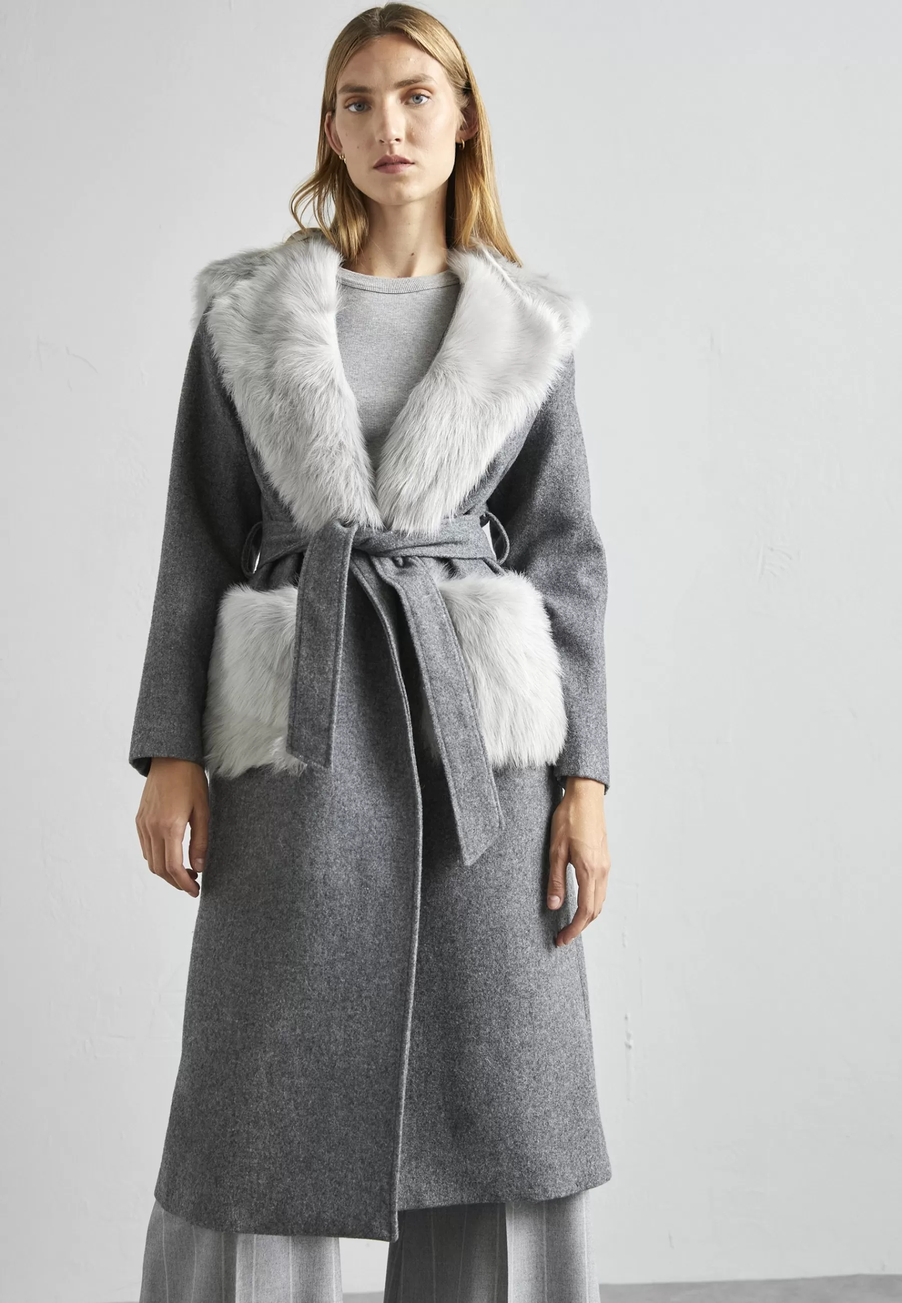 STUDIO ID Mackenzie With Shearling Hood And Pockets - Mantel>Dames Wollen Jassen