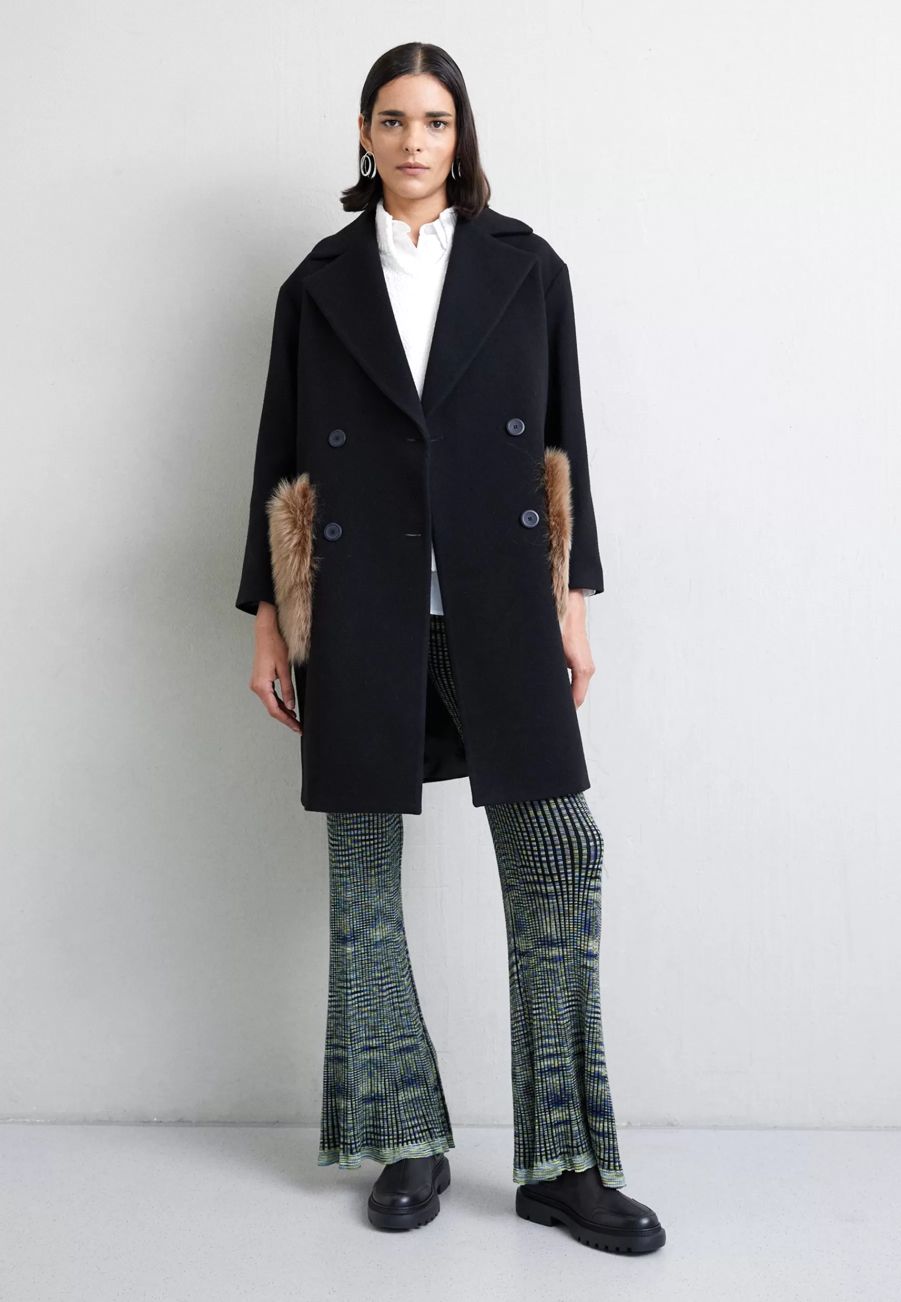 STUDIO ID Madison Coat With Shearling Pockets - Mantel>Dames Wollen Jassen